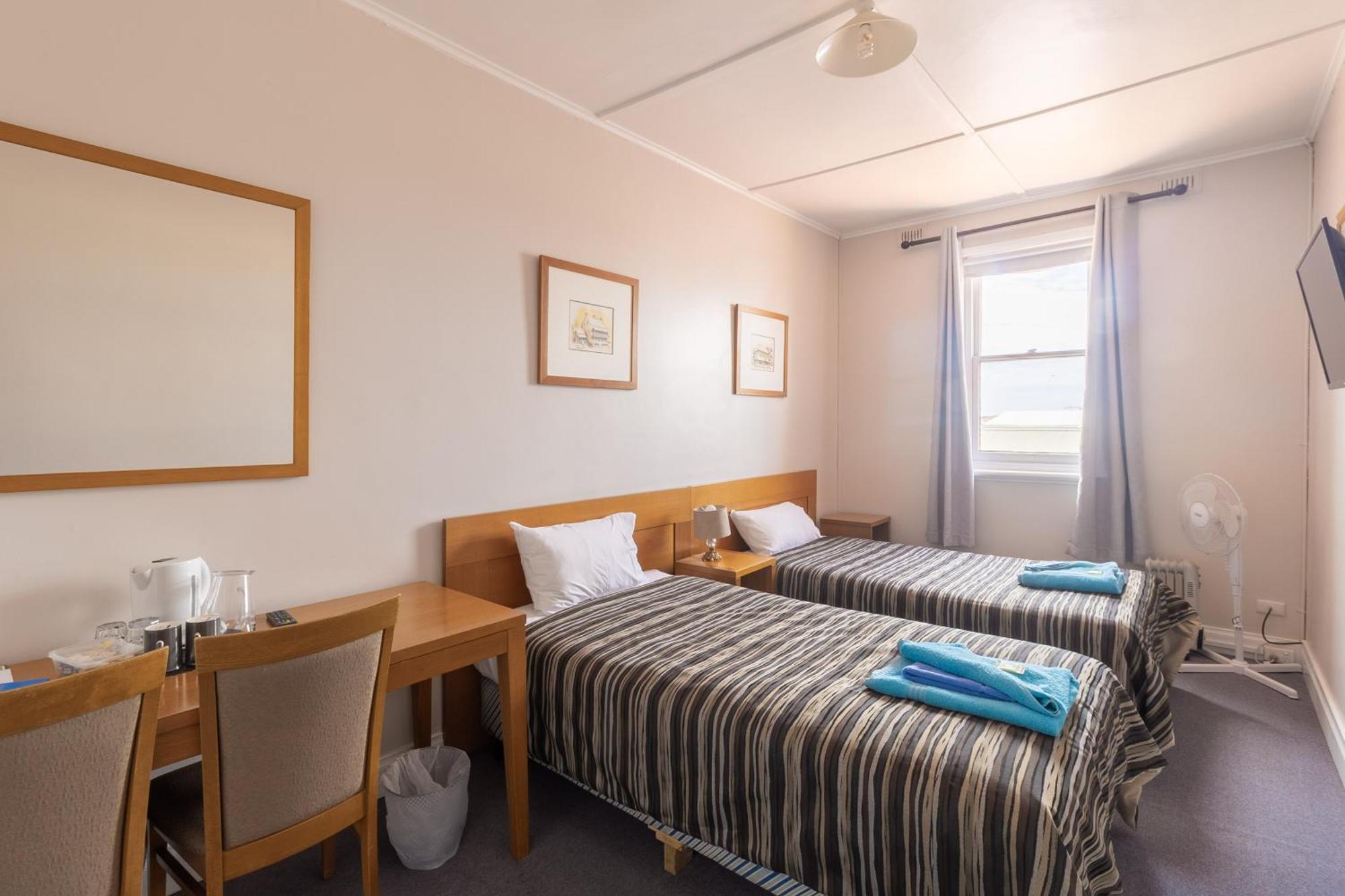 The Victoria Hotel Port MacDonnell Zimmer foto